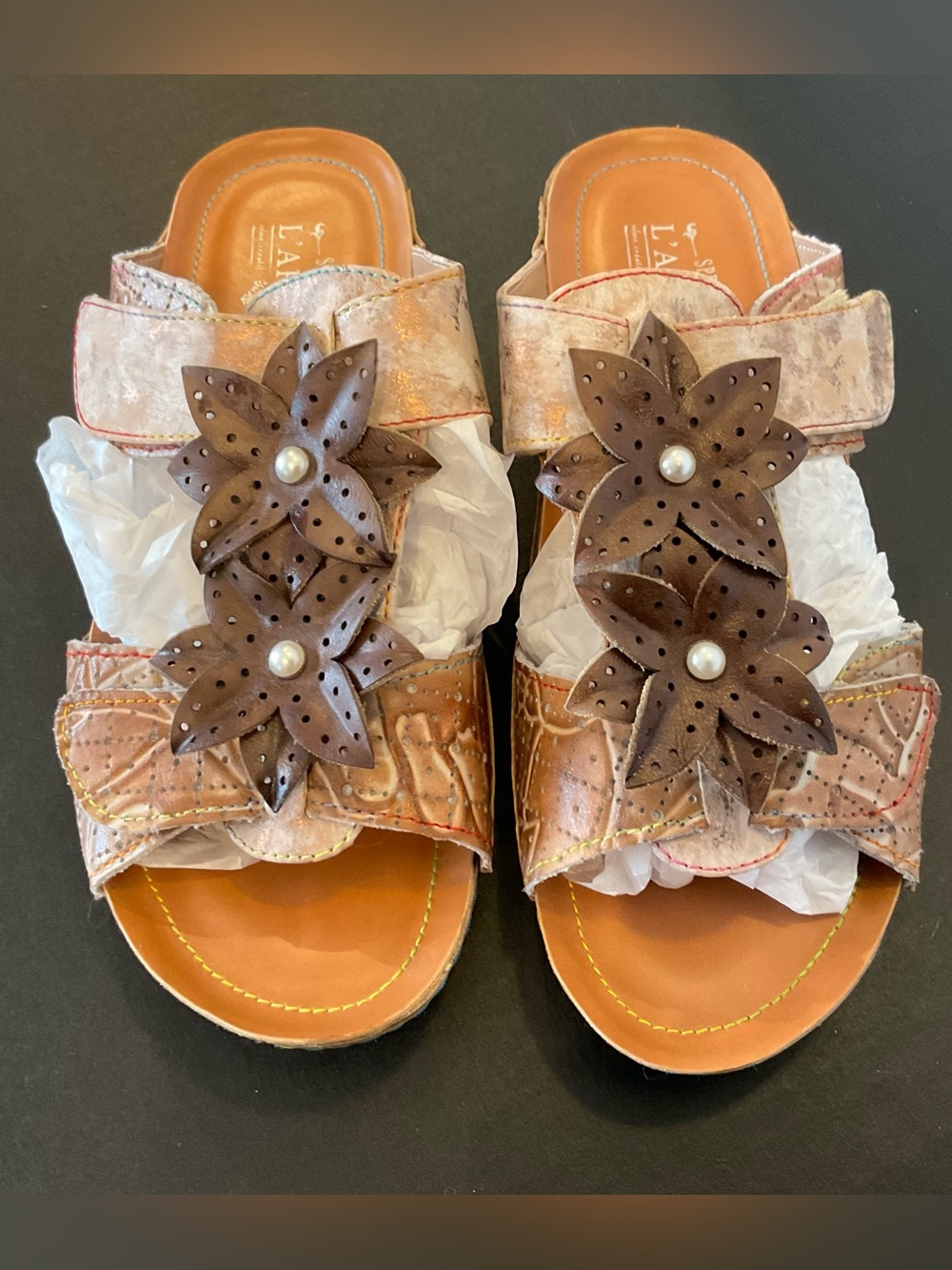 L'Artiste Karina Tan/Brown Leather Slide Sandal with Metallic Strap size 39 NEW